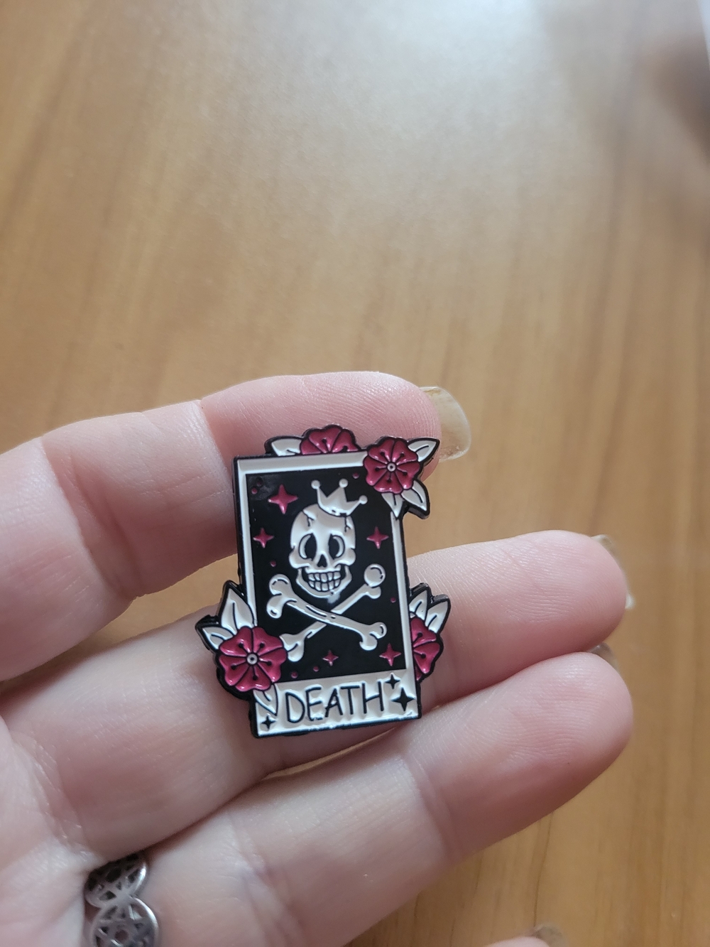 ๐ปBUY 1 GET 1 FREE๐ป enamel skull & crossbones lapel pin - black and red